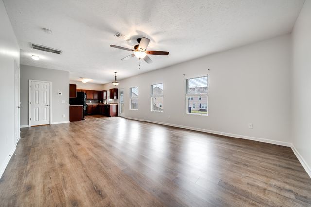 612 Pemberton Dr, Lebanon, TN 37087