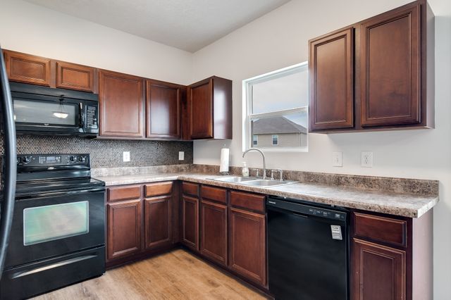 612 Pemberton Dr, Lebanon, TN 37087