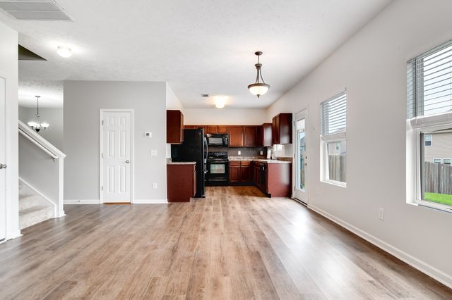 612 Pemberton Dr, Lebanon, TN 37087