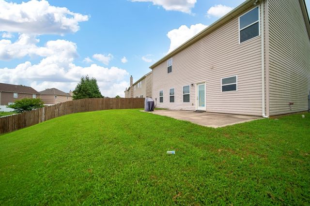 612 Pemberton Dr, Lebanon, TN 37087