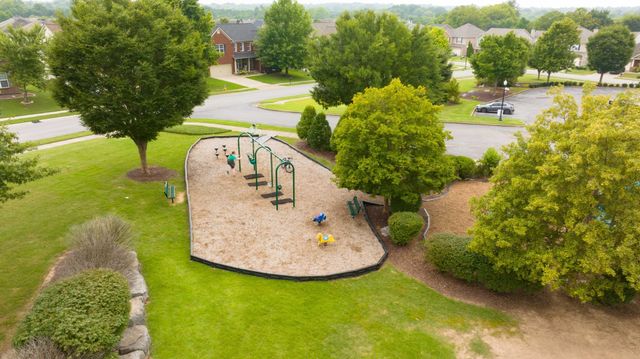 612 Pemberton Dr, Lebanon, TN 37087