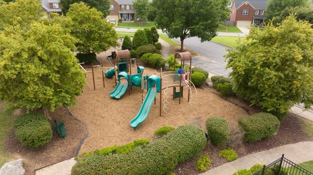 612 Pemberton Dr, Lebanon, TN 37087