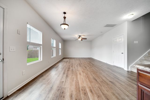 612 Pemberton Dr, Lebanon, TN 37087