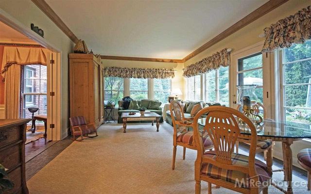 45 Lakecrest Lane, Grosse Pointe Farms, MI 48236