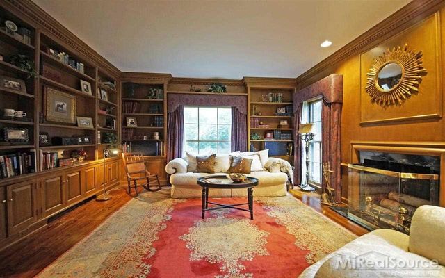 45 Lakecrest Lane, Grosse Pointe Farms, MI 48236
