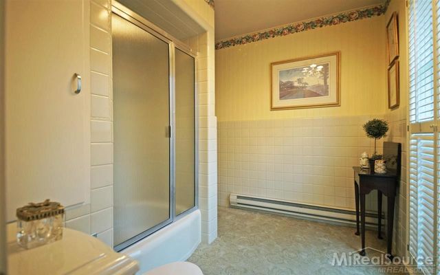 45 Lakecrest Lane, Grosse Pointe Farms, MI 48236