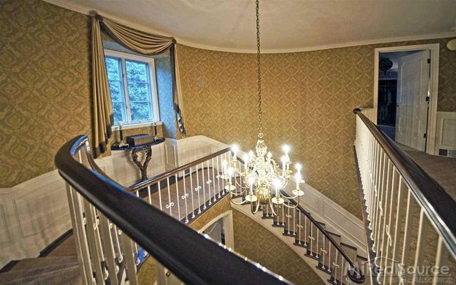 45 Lakecrest Lane, Grosse Pointe Farms, MI 48236