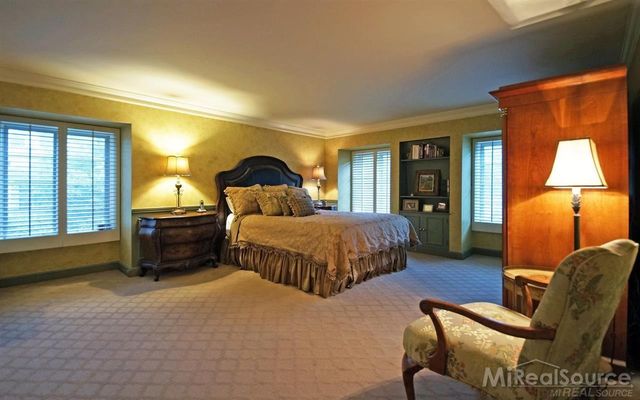 45 Lakecrest Lane, Grosse Pointe Farms, MI 48236