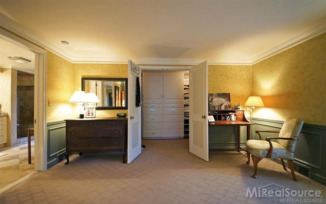45 Lakecrest Lane, Grosse Pointe Farms, MI 48236