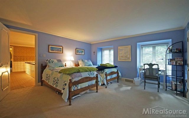 45 Lakecrest Lane, Grosse Pointe Farms, MI 48236