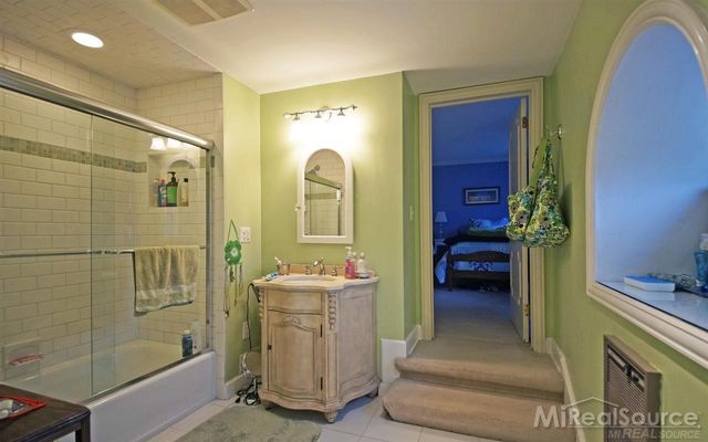 45 Lakecrest Lane, Grosse Pointe Farms, MI 48236