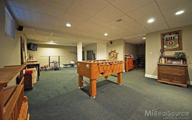 45 Lakecrest Lane, Grosse Pointe Farms, MI 48236
