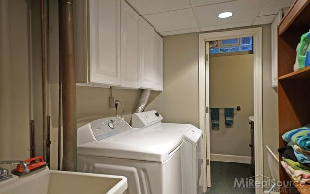 45 Lakecrest Lane, Grosse Pointe Farms, MI 48236