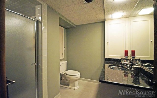 45 Lakecrest Lane, Grosse Pointe Farms, MI 48236