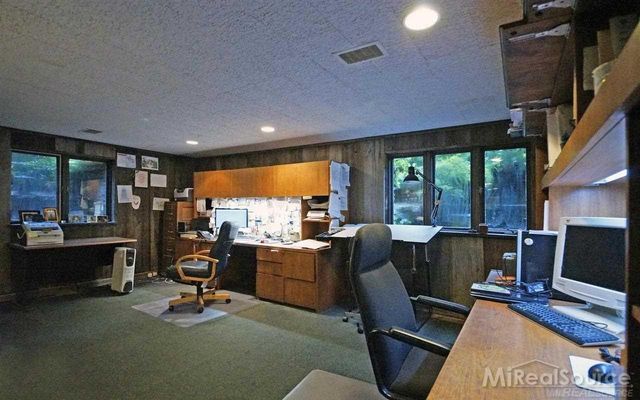 45 Lakecrest Lane, Grosse Pointe Farms, MI 48236