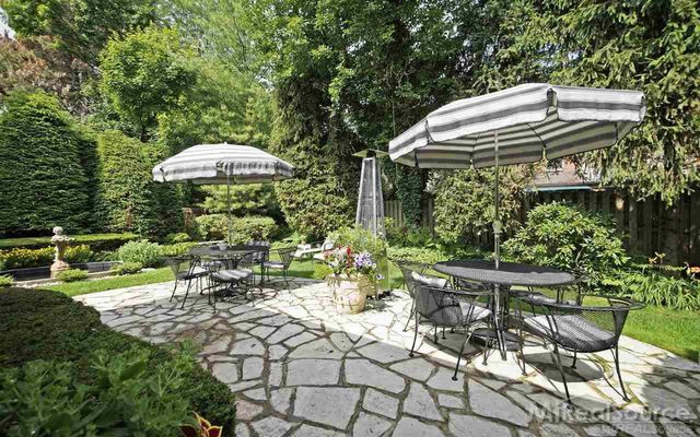 45 Lakecrest Lane, Grosse Pointe Farms, MI 48236