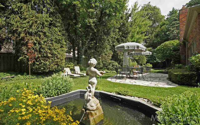 45 Lakecrest Lane, Grosse Pointe Farms, MI 48236