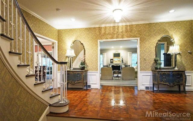 45 Lakecrest Lane, Grosse Pointe Farms, MI 48236
