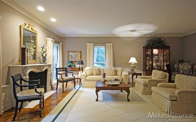 45 Lakecrest Lane, Grosse Pointe Farms, MI 48236
