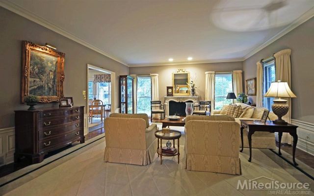 45 Lakecrest Lane, Grosse Pointe Farms, MI 48236