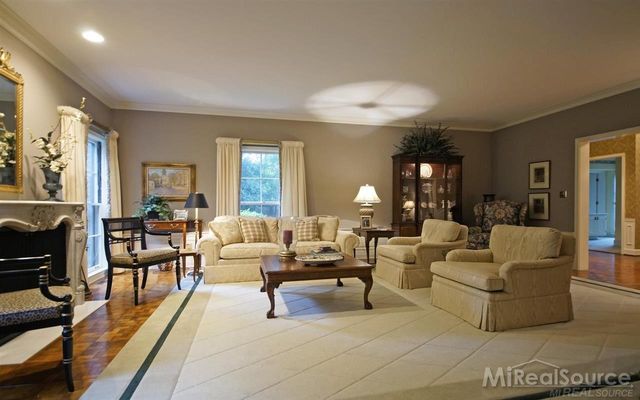 45 Lakecrest Lane, Grosse Pointe Farms, MI 48236