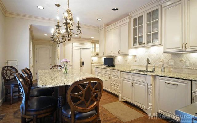 45 Lakecrest Lane, Grosse Pointe Farms, MI 48236