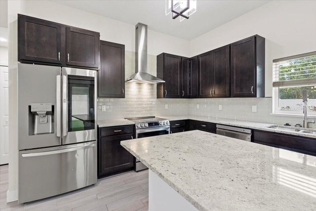 5207 NW South Lovoy Circle, Port St Lucie, FL 34986