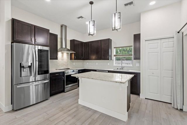 5207 NW South Lovoy Circle, Port St Lucie, FL 34986