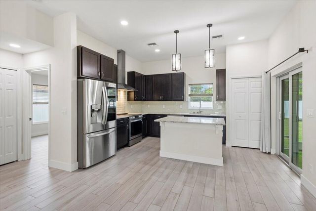 5207 NW South Lovoy Circle, Port St Lucie, FL 34986