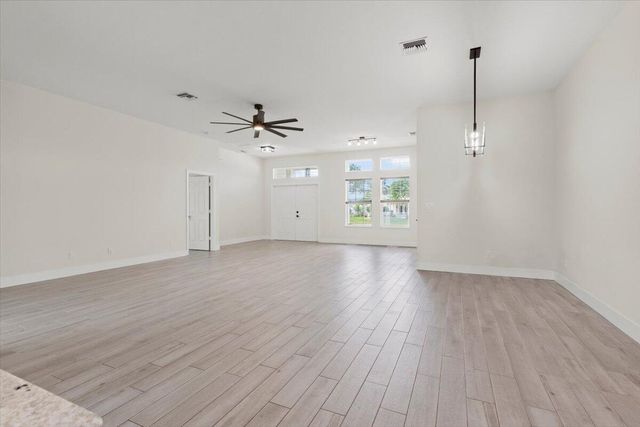 5207 NW South Lovoy Circle, Port St Lucie, FL 34986