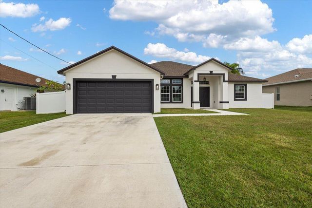 5207 NW South Lovoy Circle, Port St Lucie, FL 34986