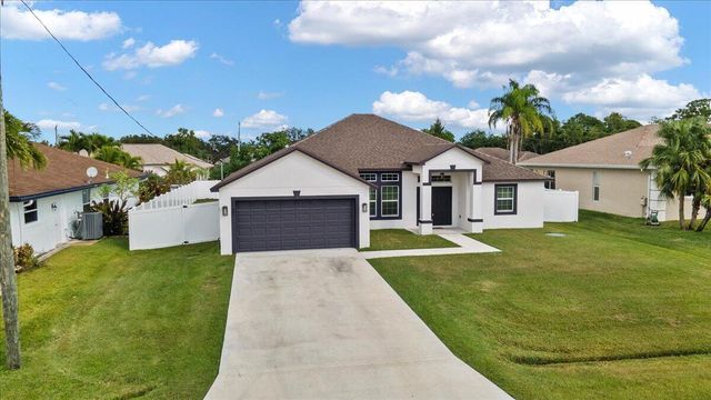 5207 NW South Lovoy Circle, Port St Lucie, FL 34986