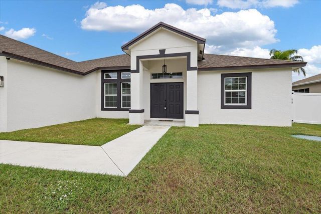 5207 NW South Lovoy Circle, Port St Lucie, FL 34986