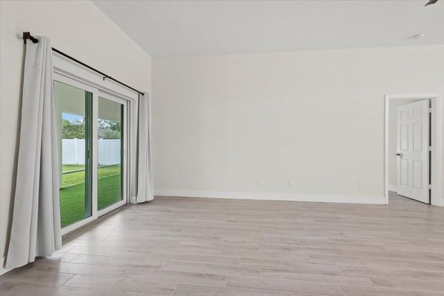 5207 NW South Lovoy Circle, Port St Lucie, FL 34986