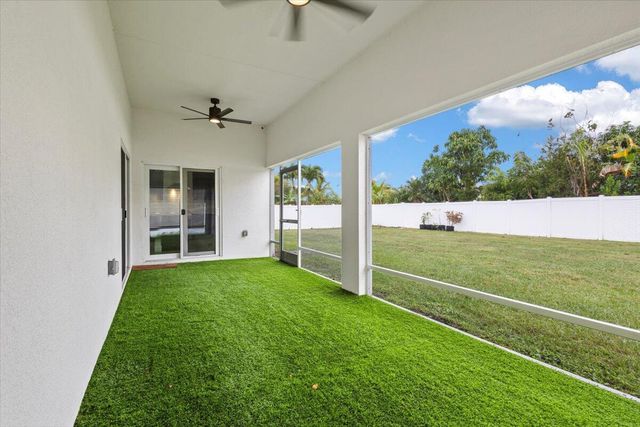 5207 NW South Lovoy Circle, Port St Lucie, FL 34986