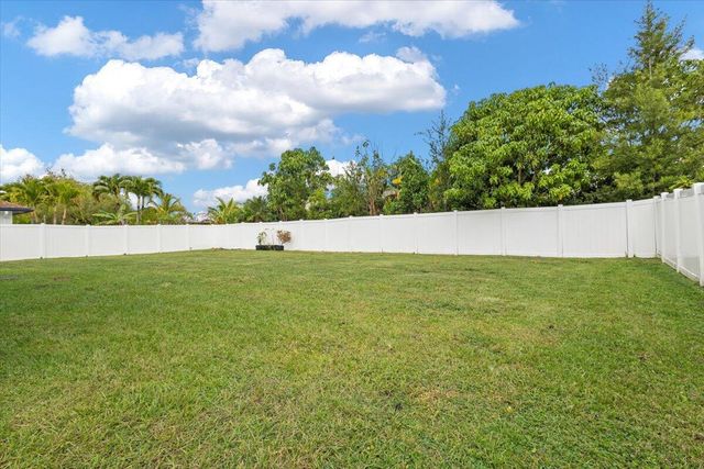 5207 NW South Lovoy Circle, Port St Lucie, FL 34986