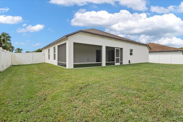 5207 NW South Lovoy Circle, Port St Lucie, FL 34986