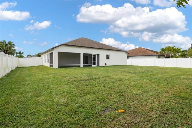 5207 NW South Lovoy Circle, Port St Lucie, FL 34986