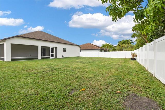 5207 NW South Lovoy Circle, Port St Lucie, FL 34986