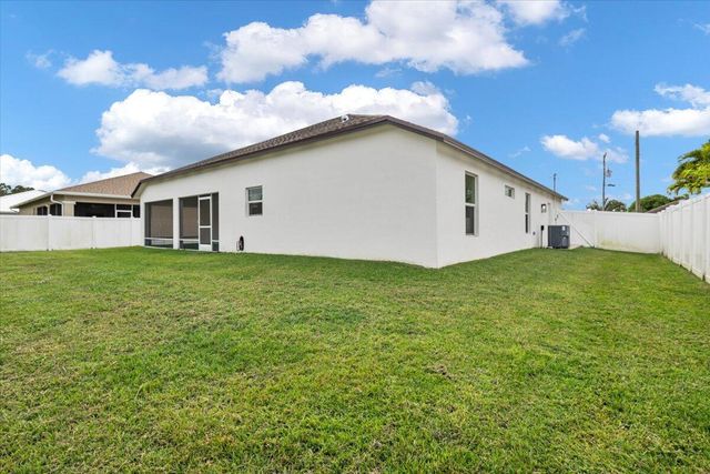 5207 NW South Lovoy Circle, Port St Lucie, FL 34986