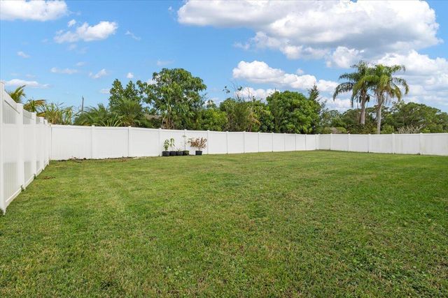 5207 NW South Lovoy Circle, Port St Lucie, FL 34986