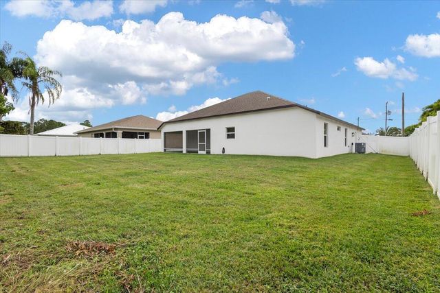 5207 NW South Lovoy Circle, Port St Lucie, FL 34986