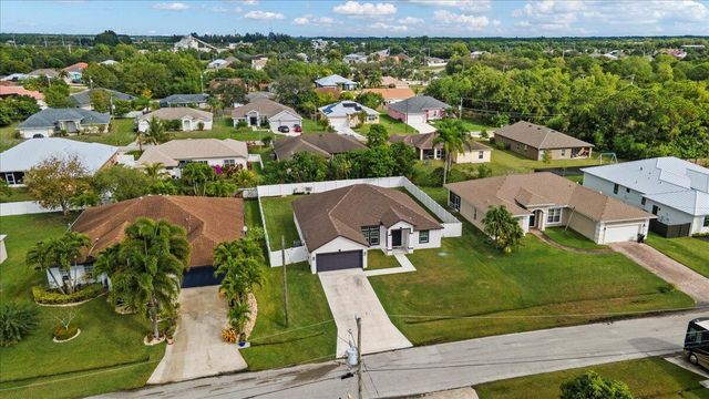 5207 NW South Lovoy Circle, Port St Lucie, FL 34986