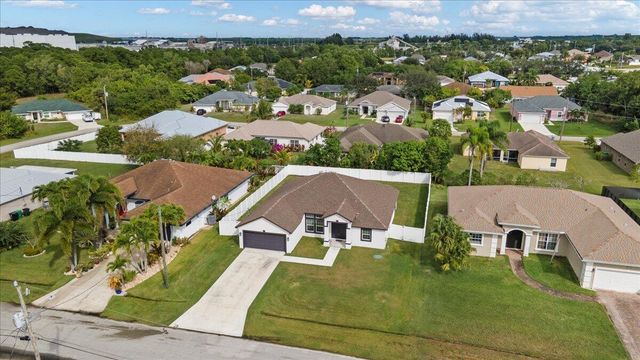 5207 NW South Lovoy Circle, Port St Lucie, FL 34986