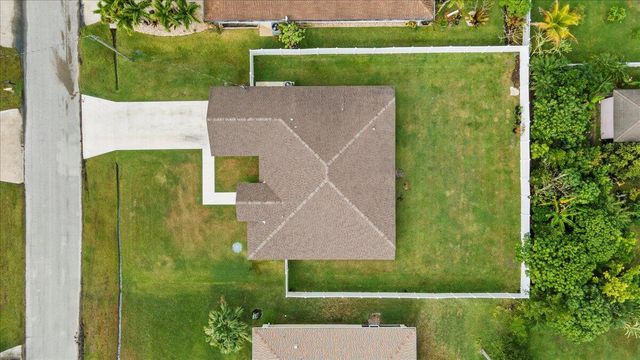 5207 NW South Lovoy Circle, Port St Lucie, FL 34986