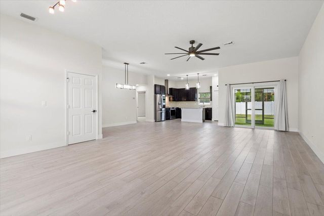 5207 NW South Lovoy Circle, Port St Lucie, FL 34986