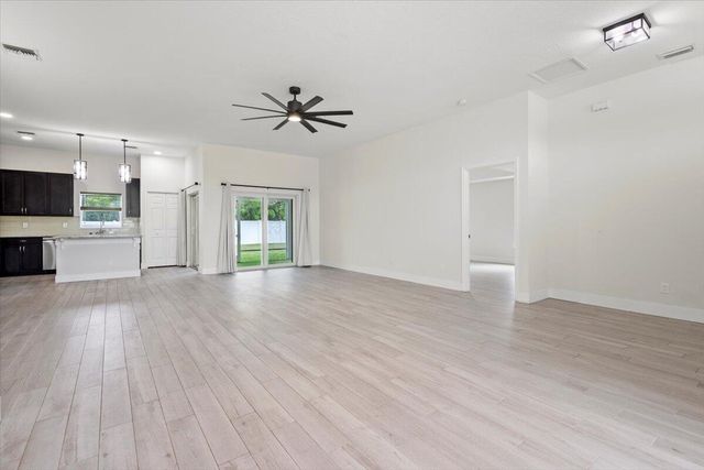 5207 NW South Lovoy Circle, Port St Lucie, FL 34986