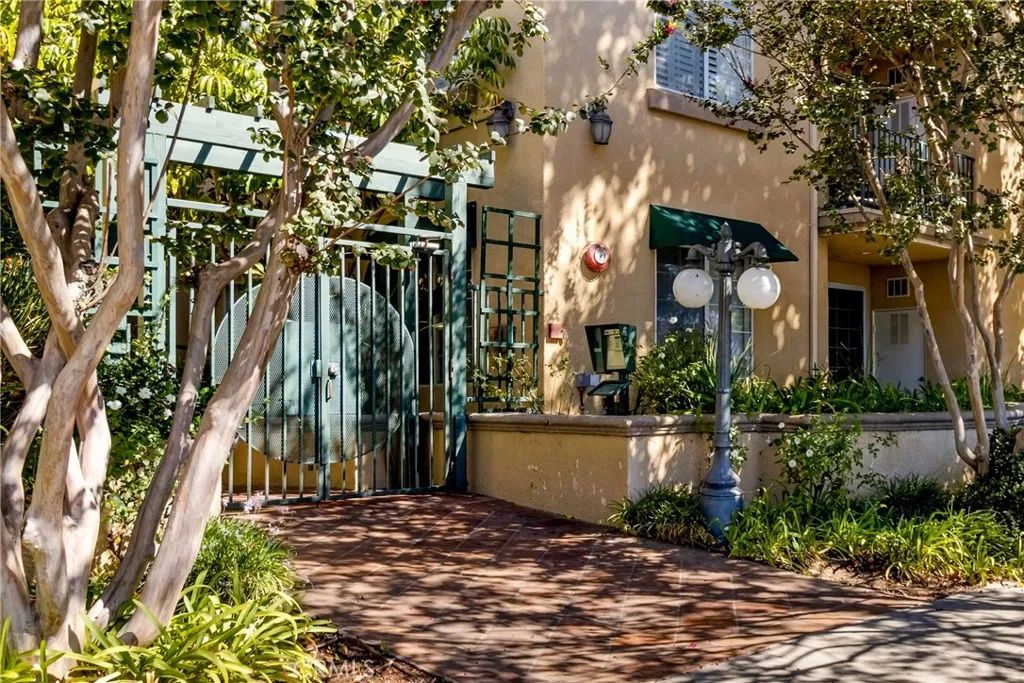 17809 Halsted 312, Northridge, CA 91325