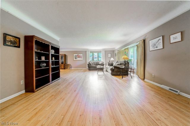 23225 Bryden Road, Shaker Heights, OH 44122
