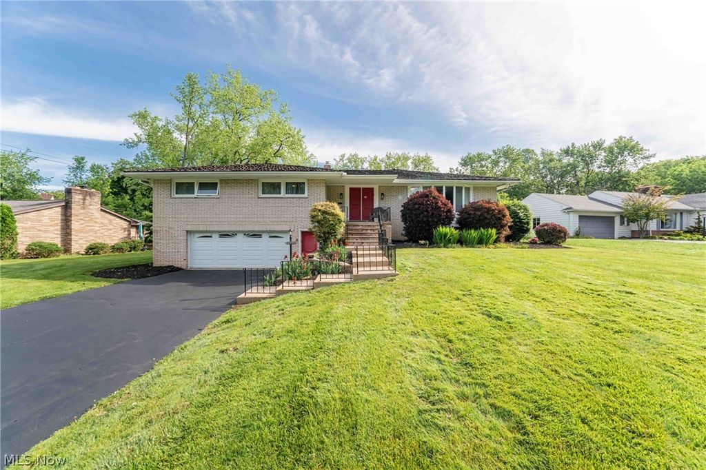 23225 Bryden Road, Shaker Heights, OH 44122
